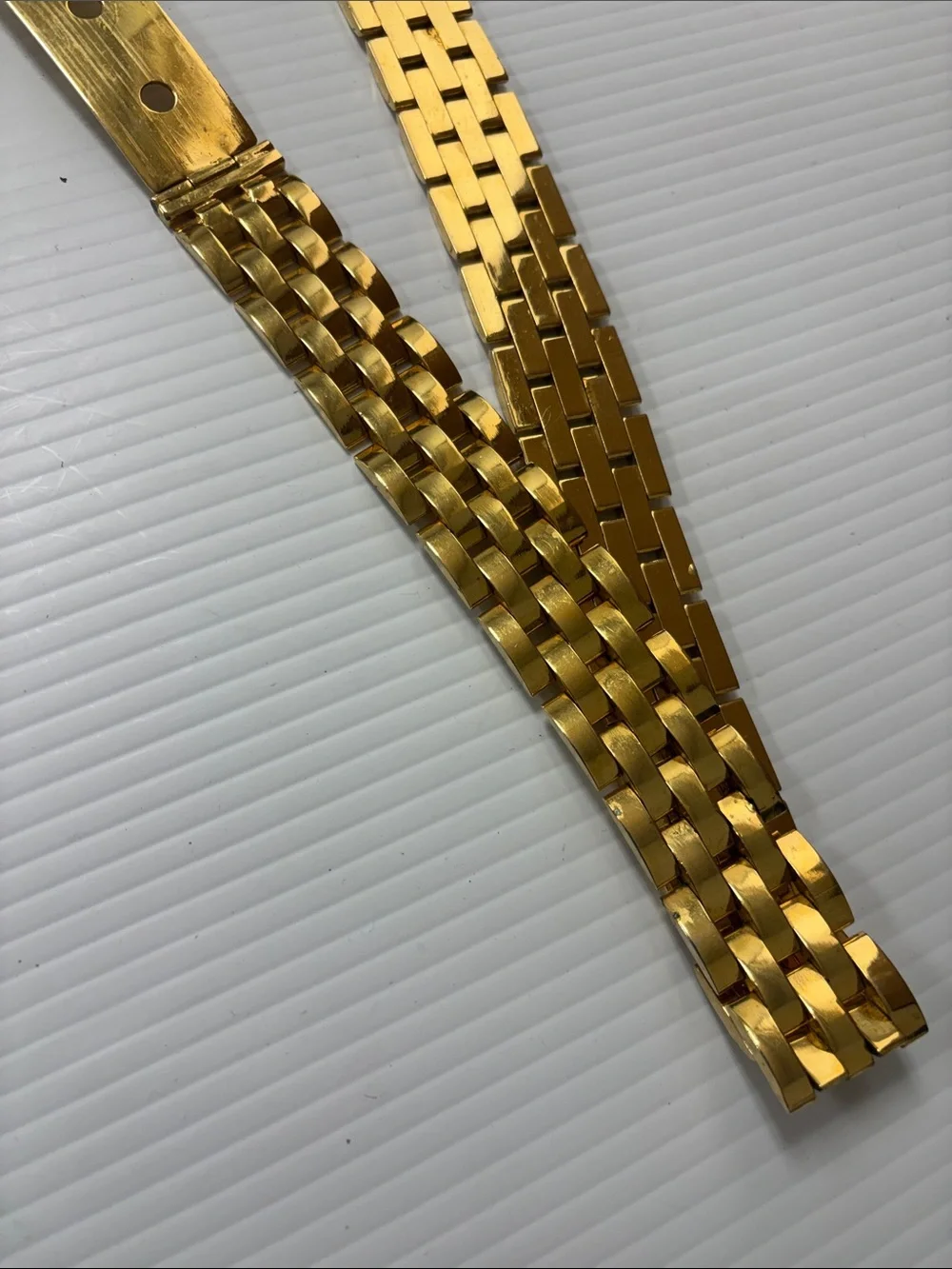 Gucci Gold-Tone Women's Chain Link Belt - Picture 3 of 13